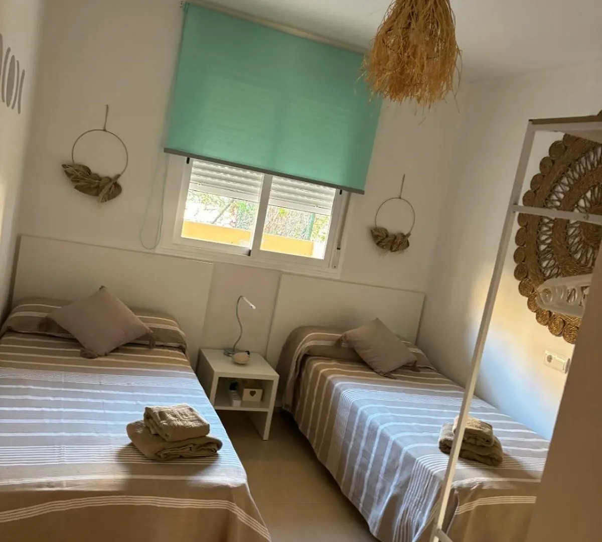 Bajo Con Jardin A Pie De Playa Y Piscina Comunitaria Con Jacuzzi Daire Playas de Vera İspanya